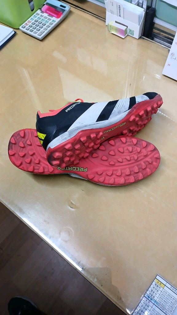 남성신발 아디다스 프레데터 축구화 운동화 이미지