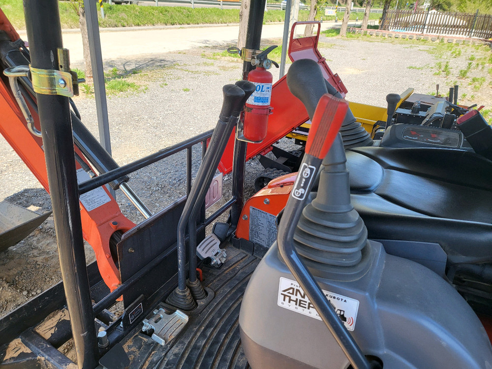 구보다U17 미니굴삭기 판매 이미지