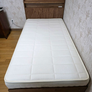 잉글랜더 템바보드 원목 프레임 & 지누스 키스톤 매트리스 침대 세트 이미지