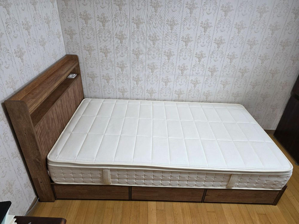 잉글랜더 템바보드 원목 프레임 & 지누스 키스톤 매트리스 침대 세트 이미지