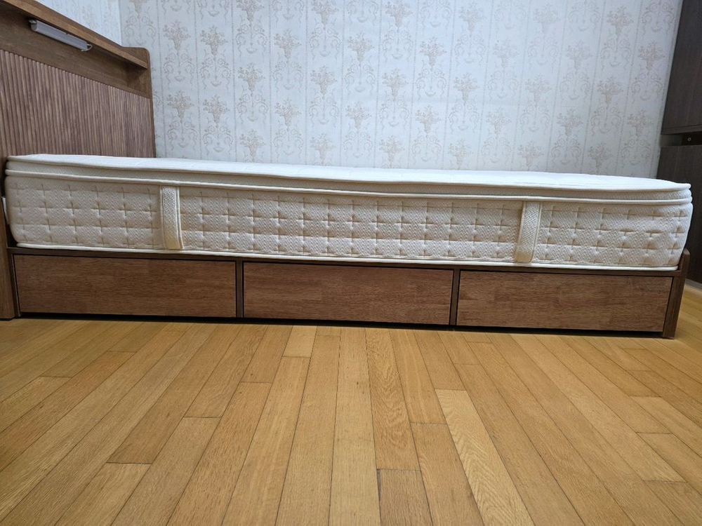 잉글랜더 템바보드 원목 프레임 & 지누스 키스톤 매트리스 침대 세트 이미지