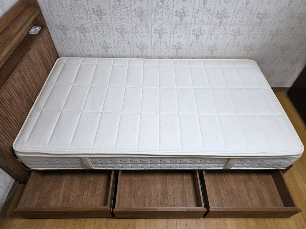 잉글랜더 템바보드 원목 프레임 & 지누스 키스톤 매트리스 침대 세트 이미지