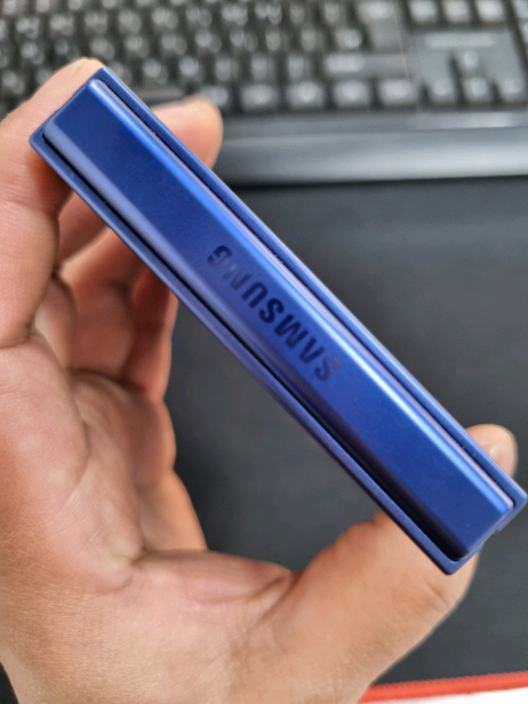 갤럭시 Z플립 7 특SSS급 새폰급 컨디션 중고폰 싸게팔아요 이미지