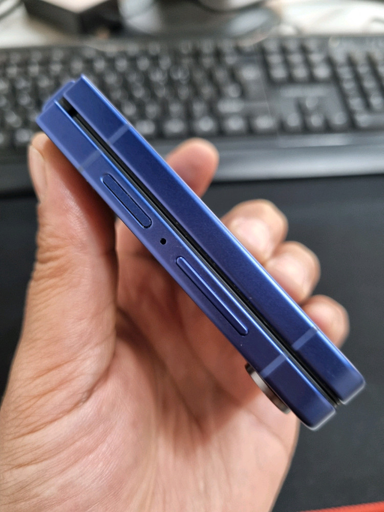 갤럭시 Z플립 7 특SSS급 새폰급 컨디션 중고폰 싸게팔아요 이미지