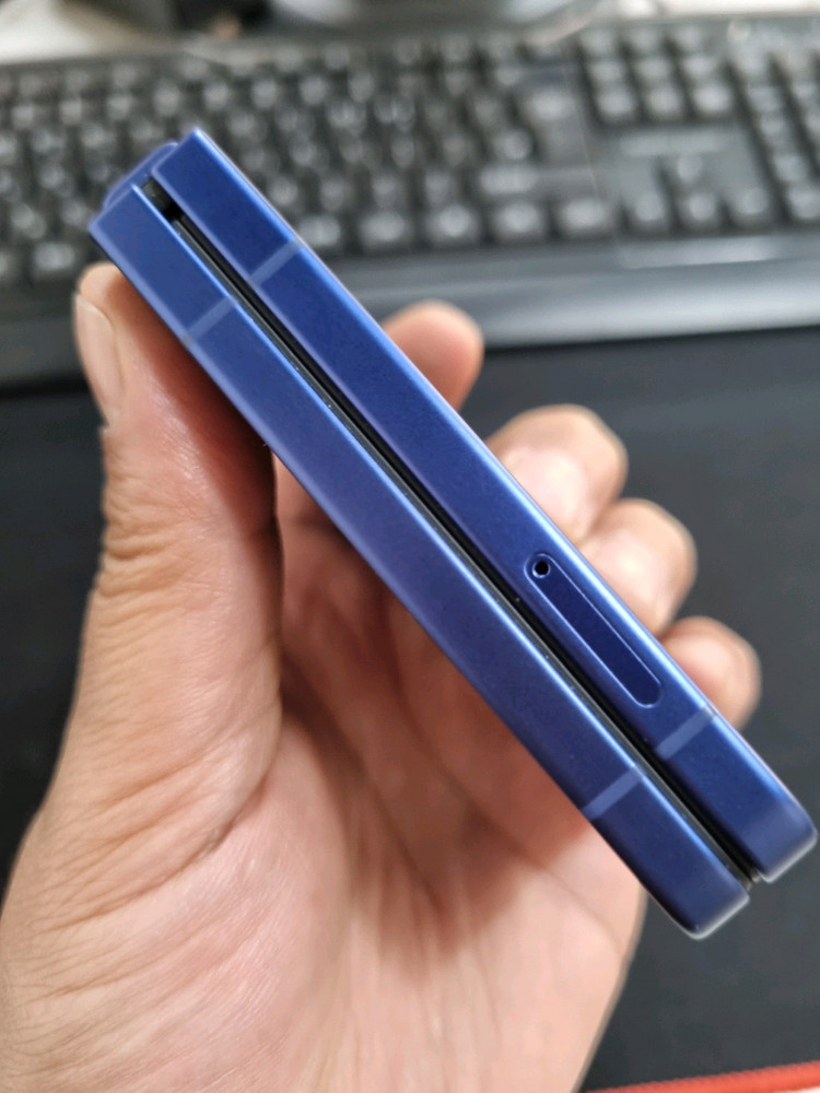 갤럭시 Z플립 7 특SSS급 새폰급 컨디션 중고폰 싸게팔아요 이미지