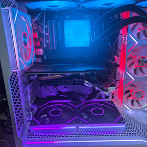 고성능 게이밍 PC 반본체 이미지