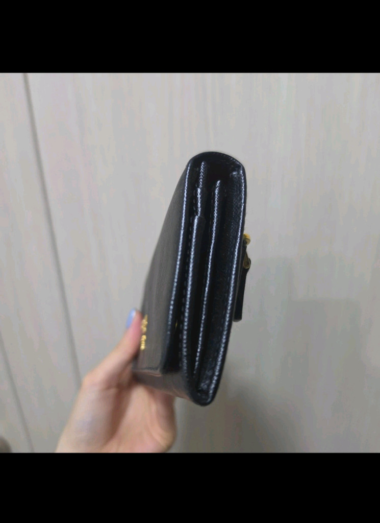 프라다 사피아노 레더 장지갑 이미지