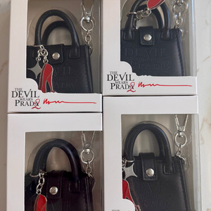 악마는 프라다를 입는다2 키링 미개봉 이미지