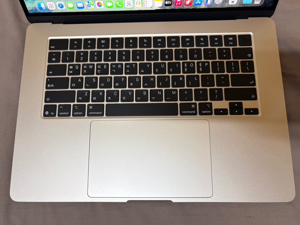 맥북에어 M4 15인치 16GB 512GB 스타라이트 이미지