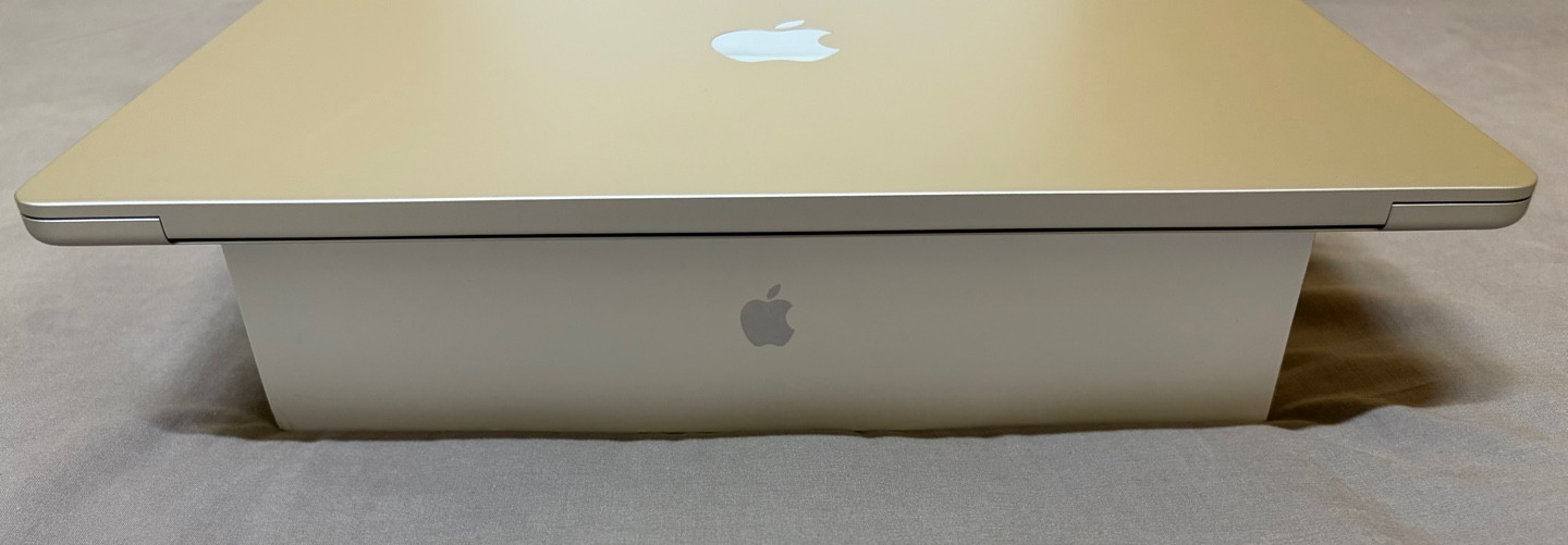 맥북에어 M4 15인치 16GB 512GB 스타라이트 이미지