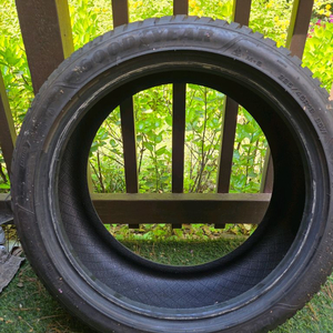 고성능 타이어 225/45R18 이미지