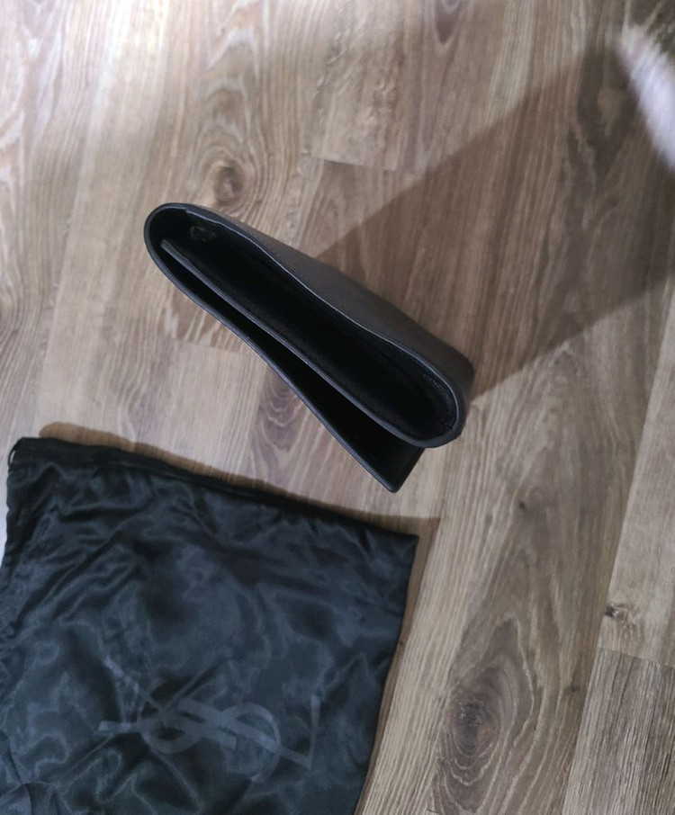 생로랑 벨드쥬르 클러치 파우치크로스백프라다루이비통디올셀린느생로랑샤넬버버리에르메스테수토호보백팩명품가방백팩 이미지