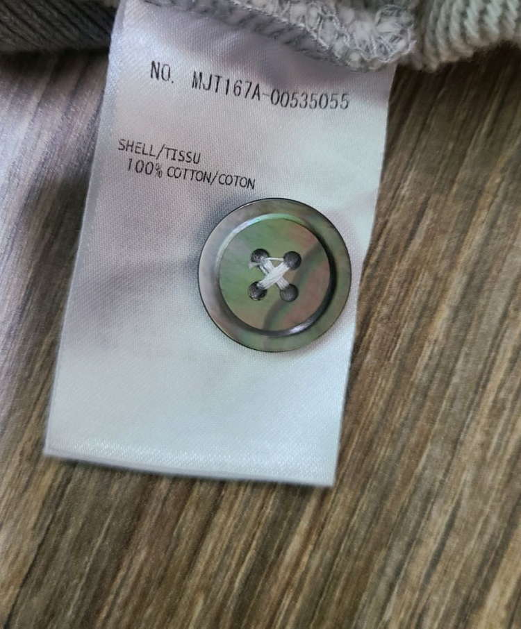 톰브라운 브이넥 가디건 삼선니트맨투맨패딩자켓구찌루이비통프라다디올셀린느에르메스로로피아나반팔 이미지