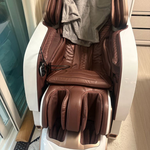 바디프랜드 안마의자 팬텀2 보르도화이트 팝니다 이미지