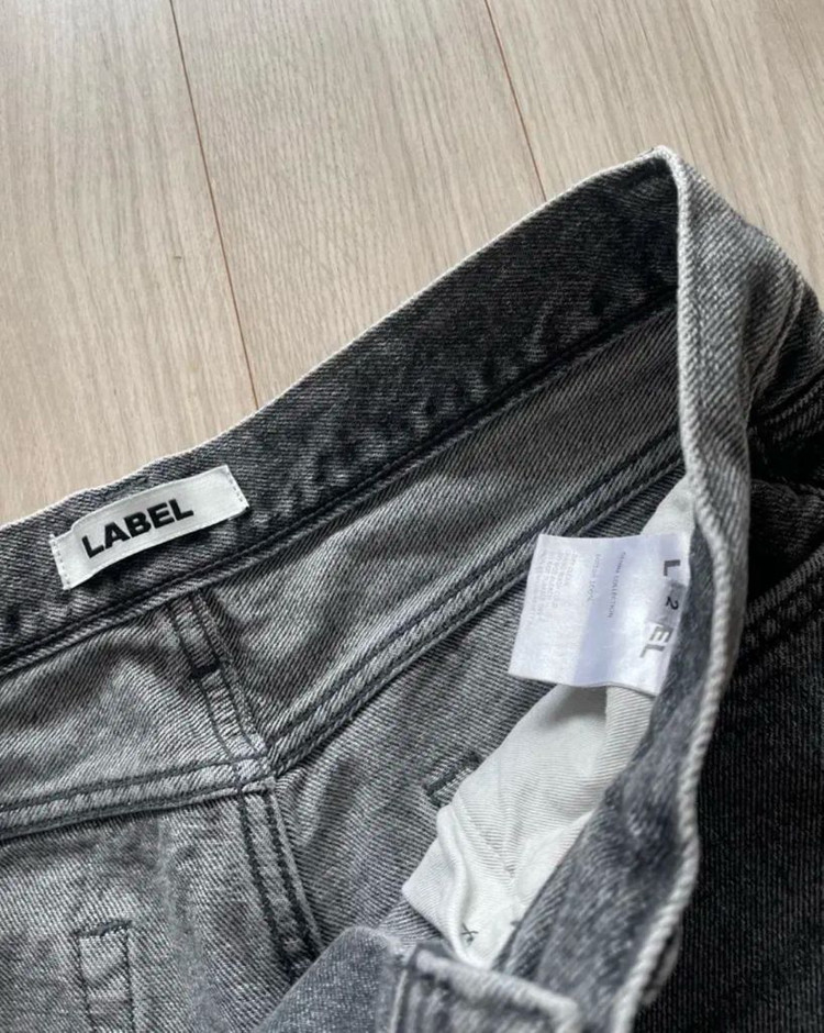 라벨 아카이브 레귤러핏 흑청 팬츠 이미지