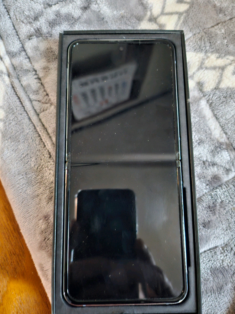 겔럭시Z플립4 라벤드 128GB 이미지