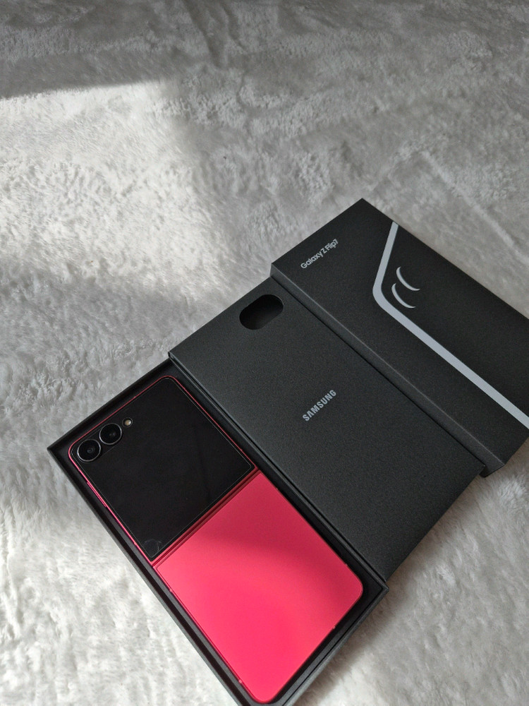 갤럭시 Z 플립7 코랄레드 512GB 이미지