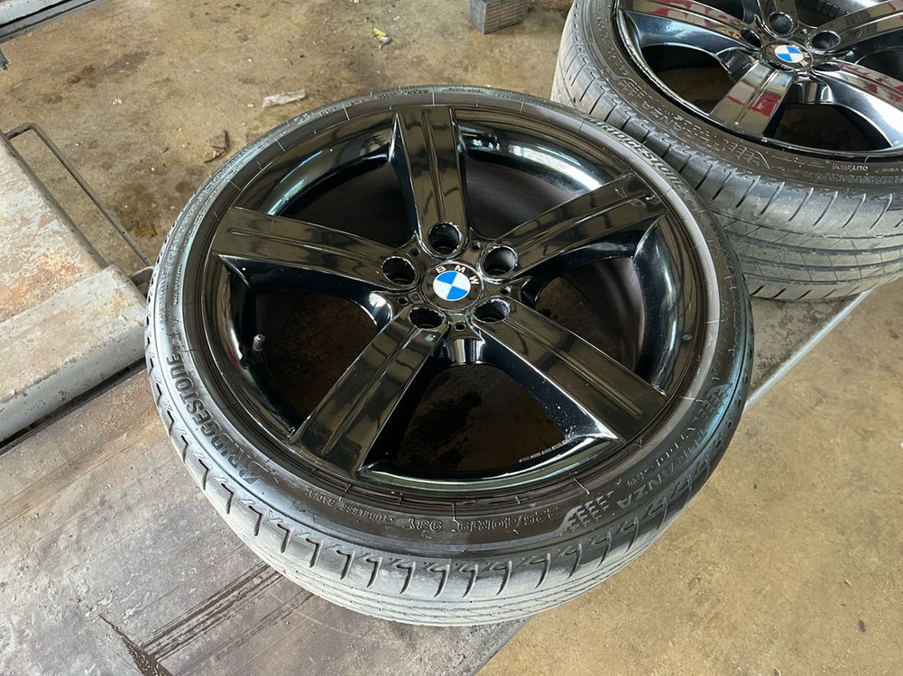 BMW E90 블랙앤화이트 19인치 휠판매합니다. 이미지
