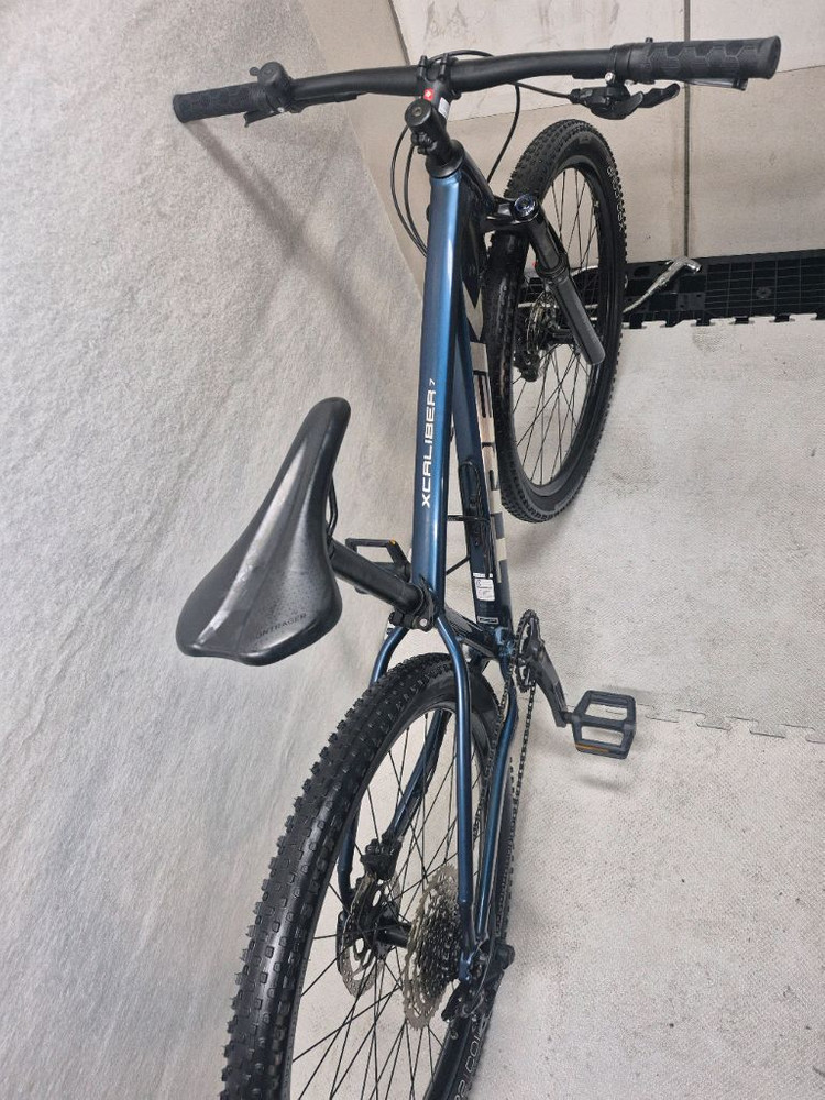 2021년형 트렉 엑스칼리버 7 MTB 자전거 이미지