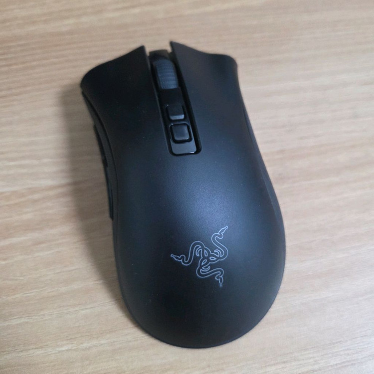 레이저 데스에더 V2 Pro 무선 게이밍 마우스 이미지