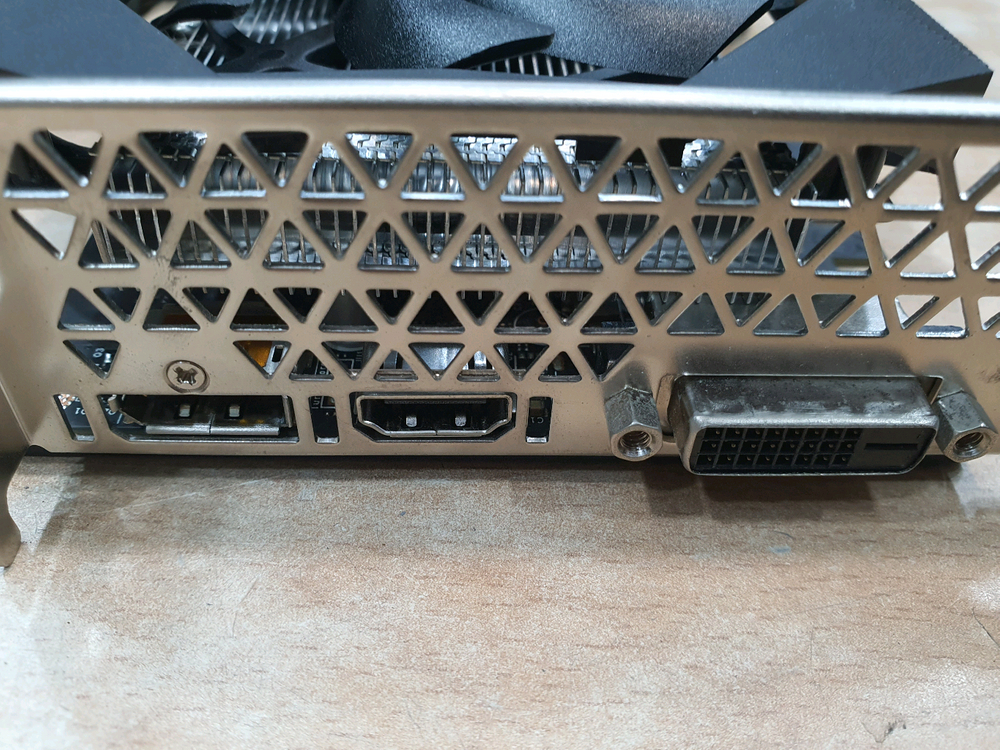 컬러풀 RTX 2060 6GB 그래픽카드 이미지