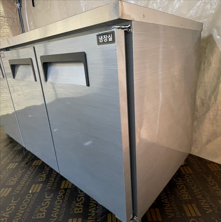 업소용 유니크 3도어 1800 테이블 냉장냉동고 이미지