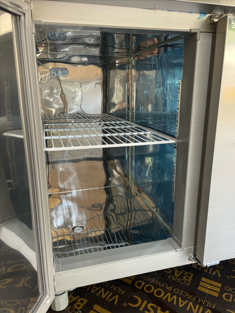 업소용 유니크 3도어 1800 테이블 냉장냉동고 이미지