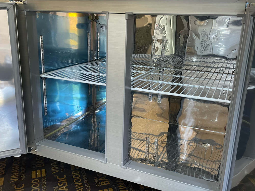 업소용 유니크 3도어 1800 테이블 냉장냉동고 이미지