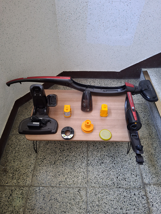 LG 코드제로 핸디,스틱 2in1 무선청소기(레드) 판매합니다~~ 이미지