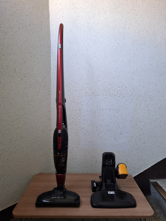 LG 코드제로 핸디,스틱 2in1 무선청소기(레드) 판매합니다~~ 이미지