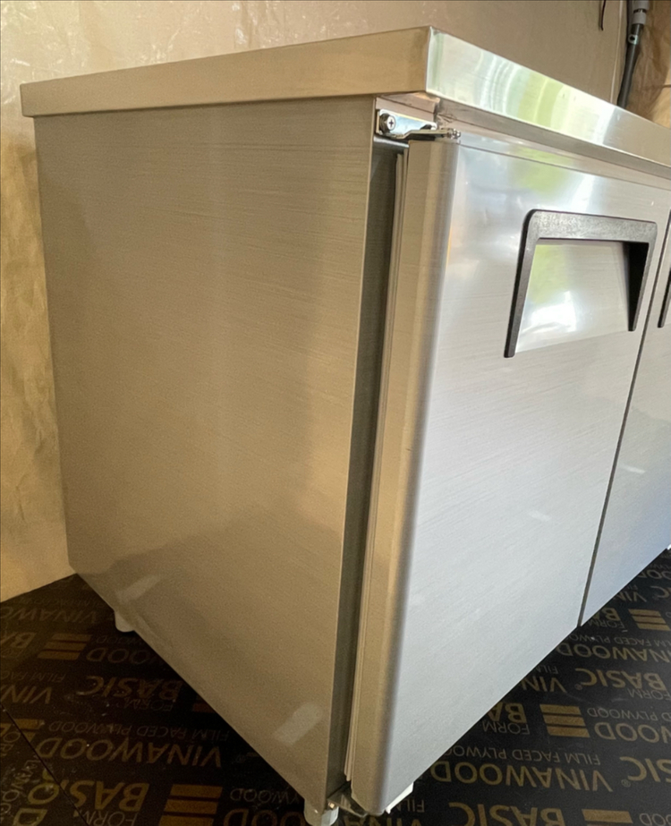 업소용 우성 테이블 1800 냉장냉동고(3도어) 이미지