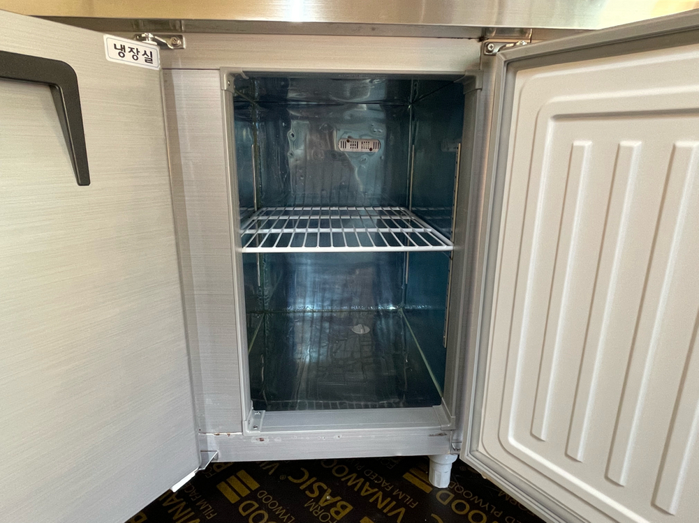 업소용 우성 테이블 1800 냉장냉동고(3도어) 이미지