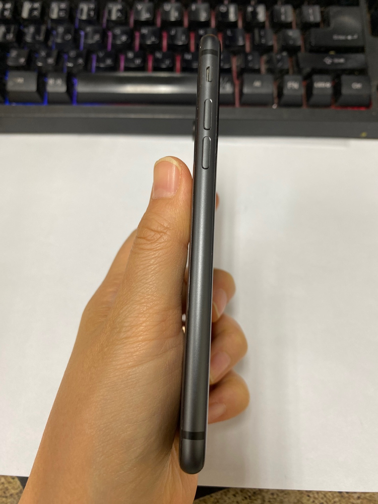 대량) 아이폰8 스그 SS급 128GB 배터리90% (카메라무음) 레트로감성 카메라폰 204091 이미지