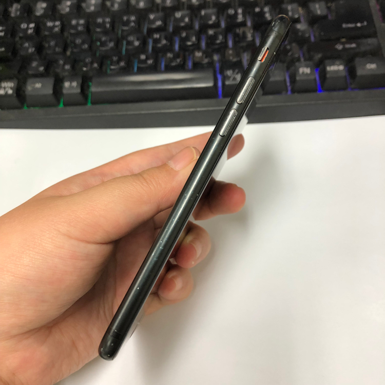 대량) 아이폰8 스그 SS급 128GB 배터리90% (카메라무음) 레트로감성 카메라폰 204091 이미지