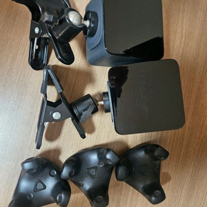 HTC VIVE 트래커 3.0 3개 + 베이스스테이션 1.0 2개 이미지
