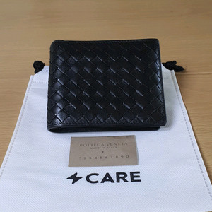 보테가베네타 반지갑 블랙 정품A급(감정O)구찌프라다루이비통디올고야드샤넬셀린느보테가생로랑발렌시아가버버리가방 이미지