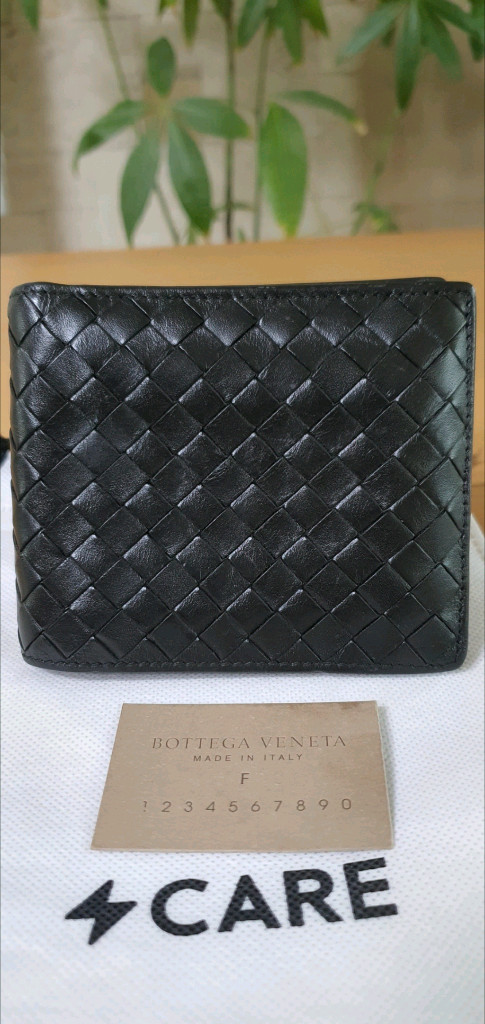 보테가베네타 반지갑 블랙 정품A급(감정O)구찌프라다루이비통디올고야드샤넬셀린느보테가생로랑발렌시아가버버리가방 이미지