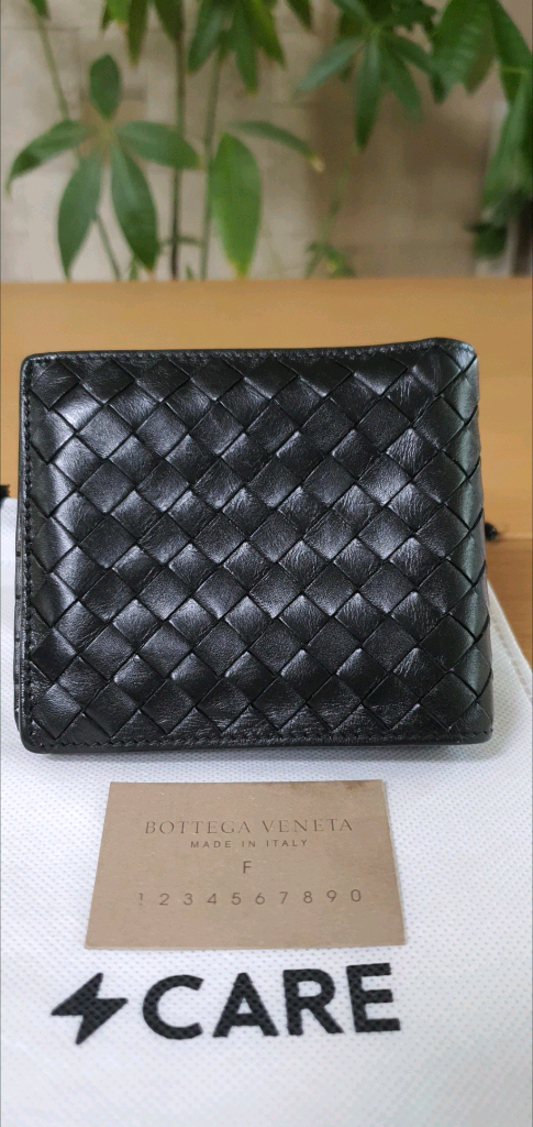 보테가베네타 반지갑 블랙 정품A급(감정O)구찌프라다루이비통디올고야드샤넬셀린느보테가생로랑발렌시아가버버리가방 이미지