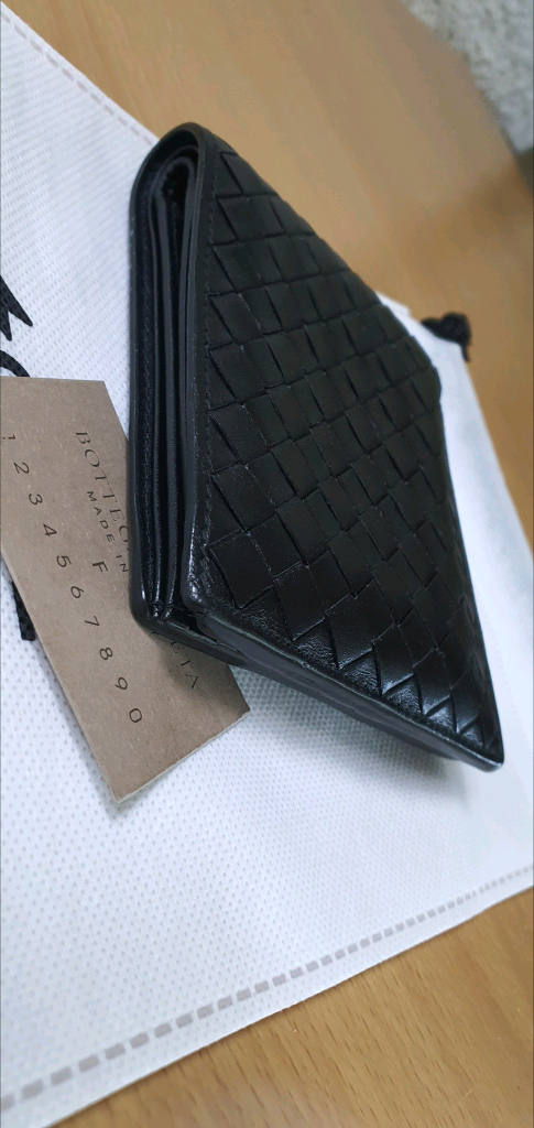 보테가베네타 반지갑 블랙 정품A급(감정O)구찌프라다루이비통디올고야드샤넬셀린느보테가생로랑발렌시아가버버리가방 이미지