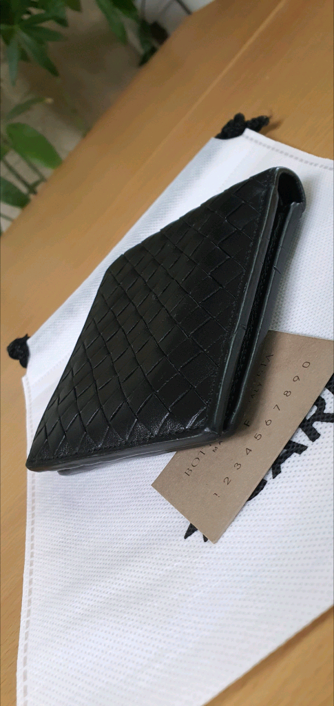 보테가베네타 반지갑 블랙 정품A급(감정O)구찌프라다루이비통디올고야드샤넬셀린느보테가생로랑발렌시아가버버리가방 이미지