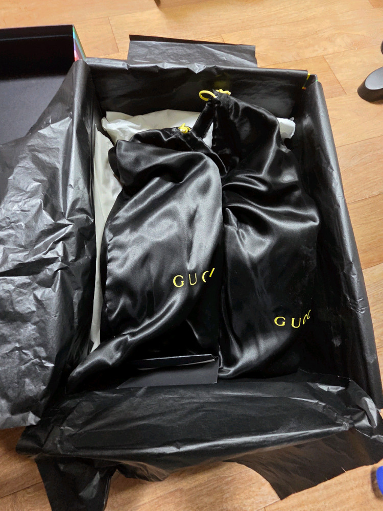 구찌 스니커즈 판매 이미지