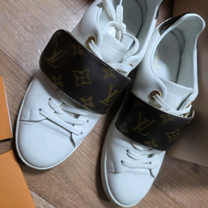 루이비통 스니커즈 판매 이미지