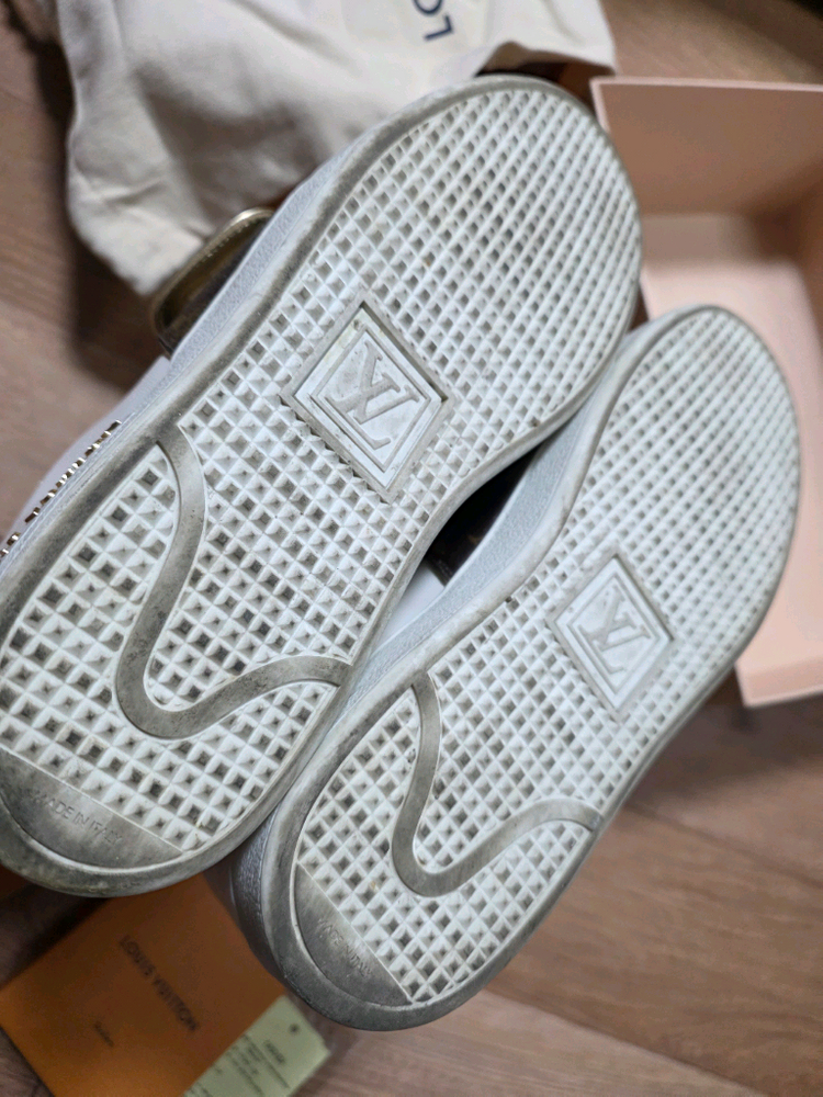 루이비통 스니커즈 판매 이미지