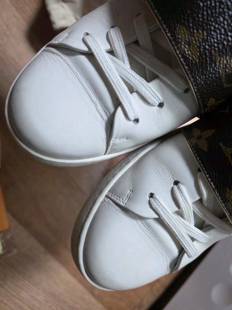 루이비통 스니커즈 판매 이미지