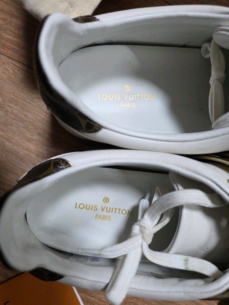 루이비통 스니커즈 판매 이미지