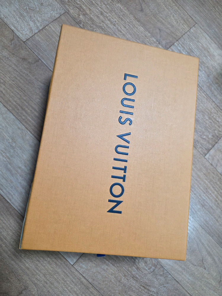 루이비통 스니커즈 판매 이미지