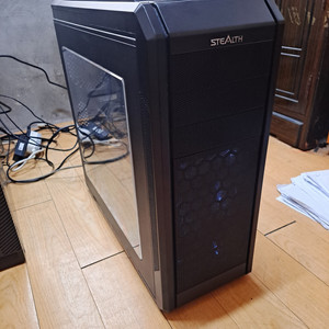 게이밍컴퓨터본체 라이젠3600x 라데온rx5500xt 16기가 ssd 250 컴본체 직거래조건 36만원 팝니다 이미지