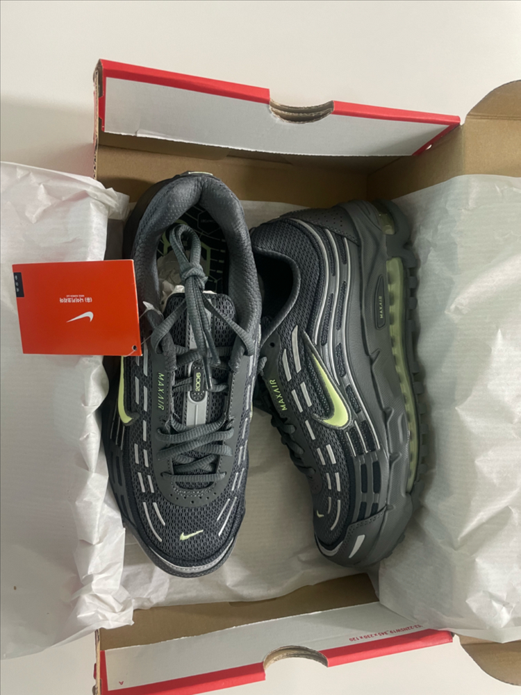 에어맥스 운동화 이미지