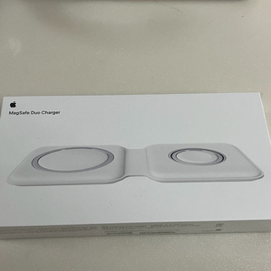 맥세이프 듀오 무선충전기 이미지