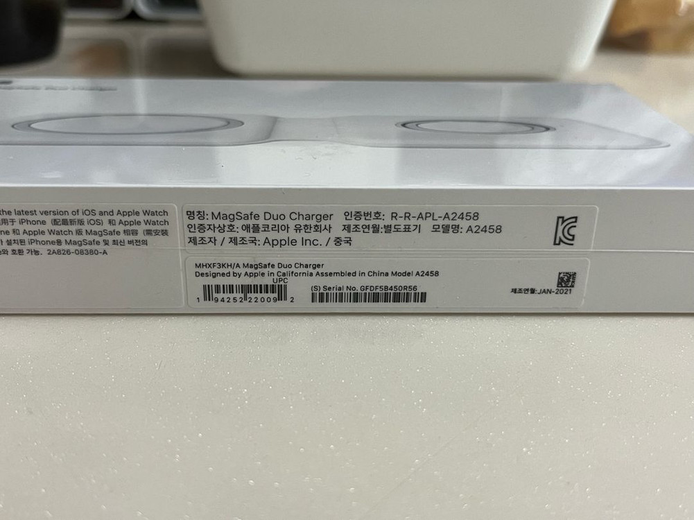 맥세이프 듀오 무선충전기 이미지